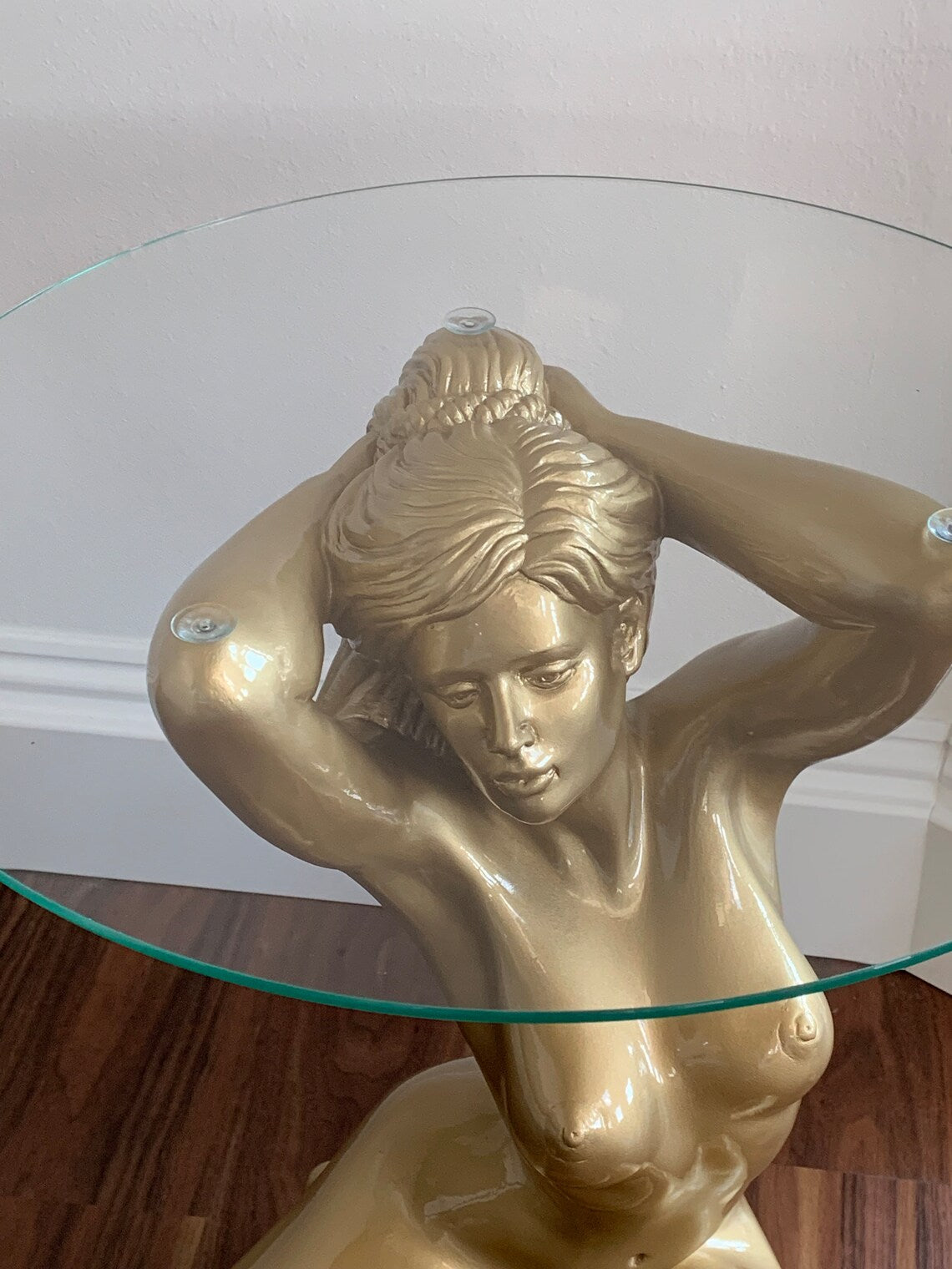 Figurentisch im Frauen Design Beistelltisch, Couchtisch, Glastisch Antik Stil