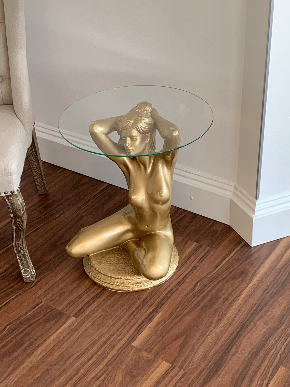 Figurentisch im Frauen Design Beistelltisch, Couchtisch, Glastisch Antik Stil