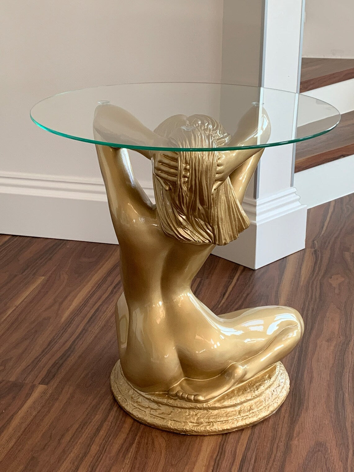 Figurentisch im Frauen Design Beistelltisch, Couchtisch, Glastisch Antik Stil